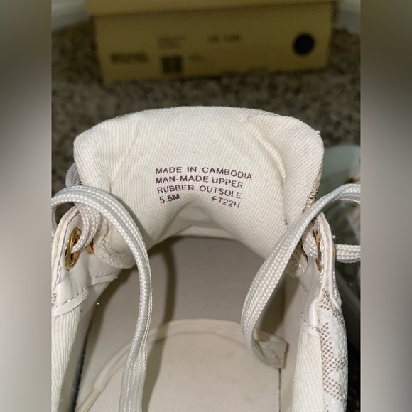 Poppy Color-Block Logo Sneaker - Picture 5 of 6